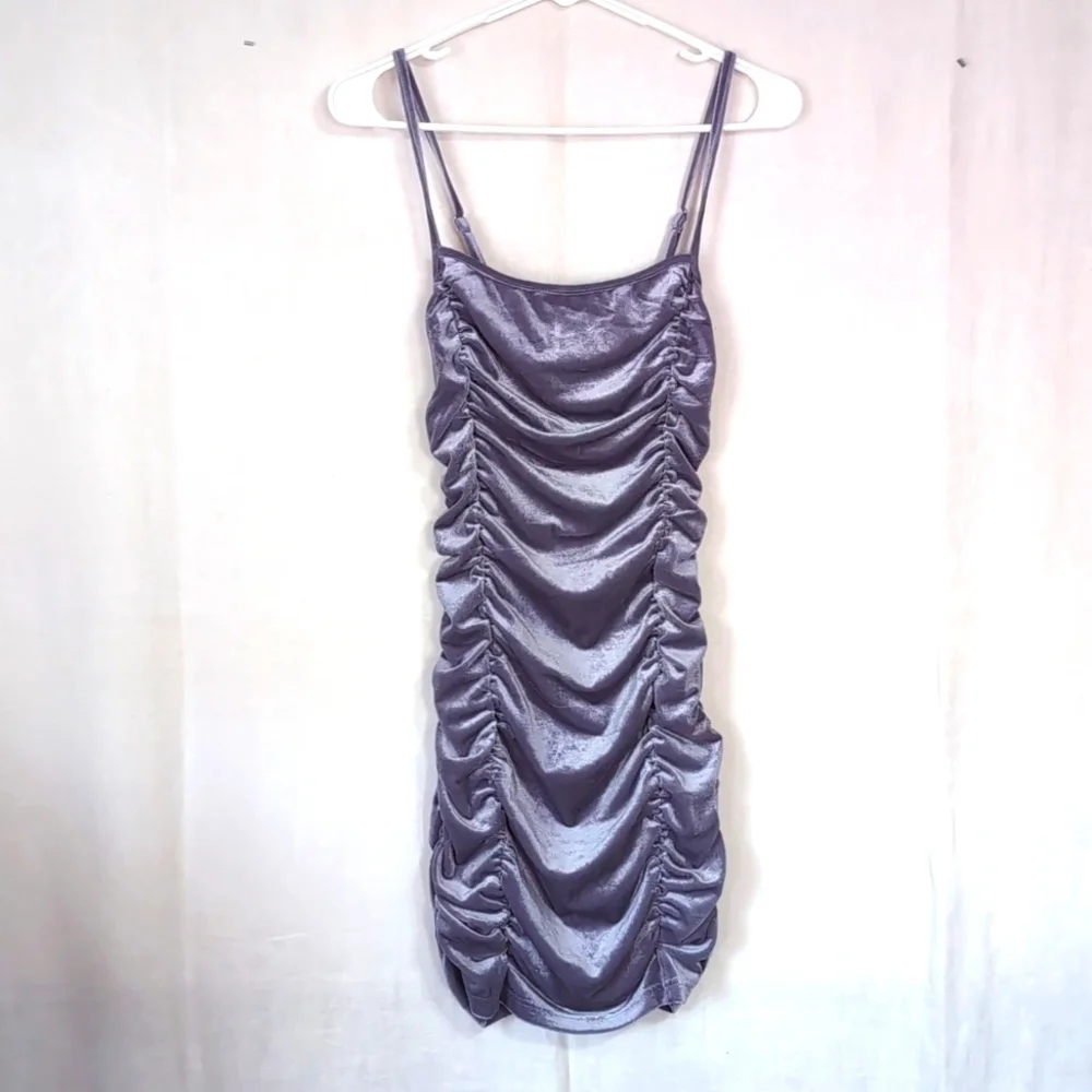 Forever 21 Silver Blue Velvet Ruched Bodycon Dress Size Medium New with Tag - Picture 1 of 6